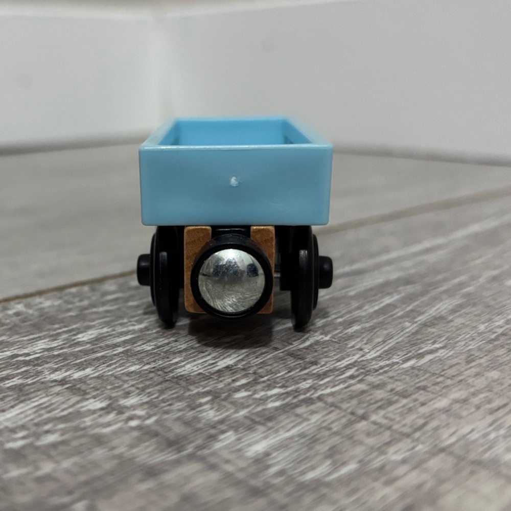 Thomas & Friends Snowy Rails Cargo Car - Picture 4 of 9